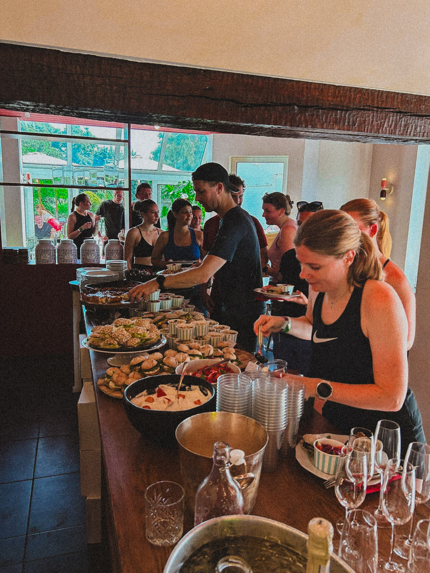 Buffet de sandwichs et douceurs lors d'un événement